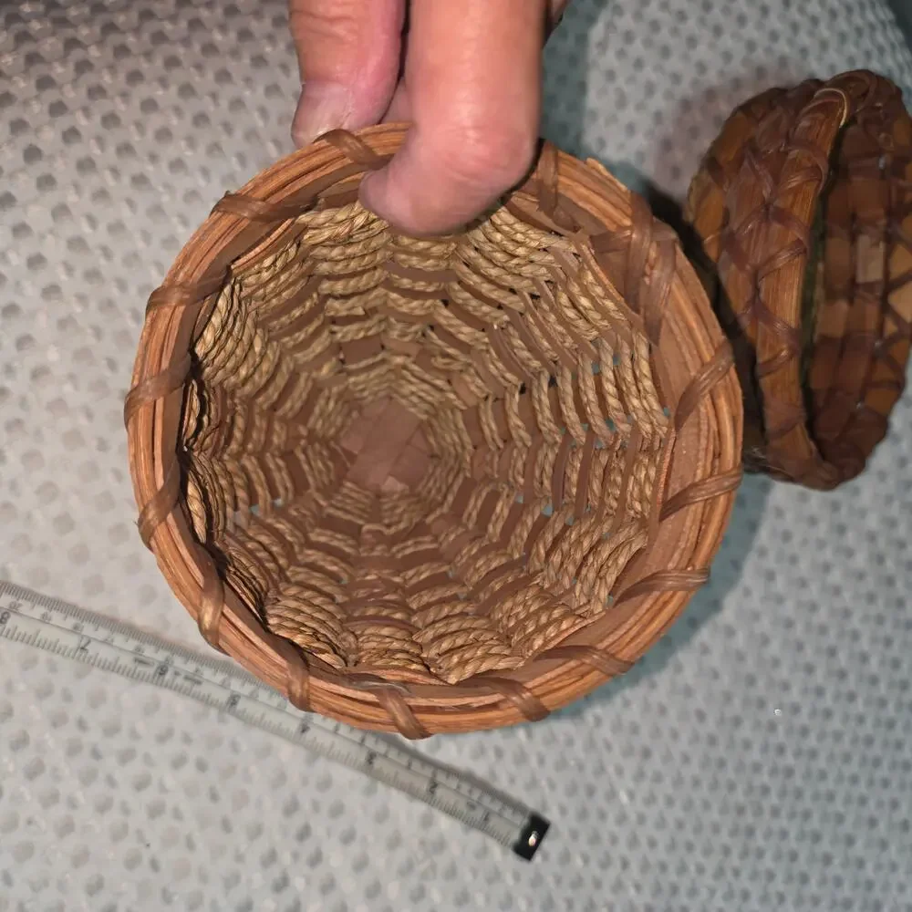 HANDWOVEN RUSTIC ACORN FALL DECOR BASKET